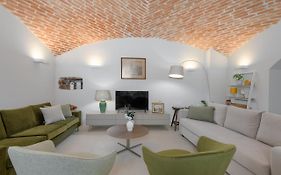 Exklusiv: Historisches Apartment Mit Deckengewoelbe